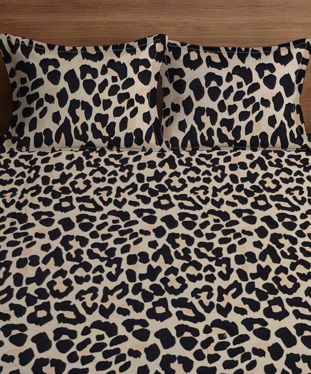 Animal Print King Size Bedsheet With 2 Pillow Cover