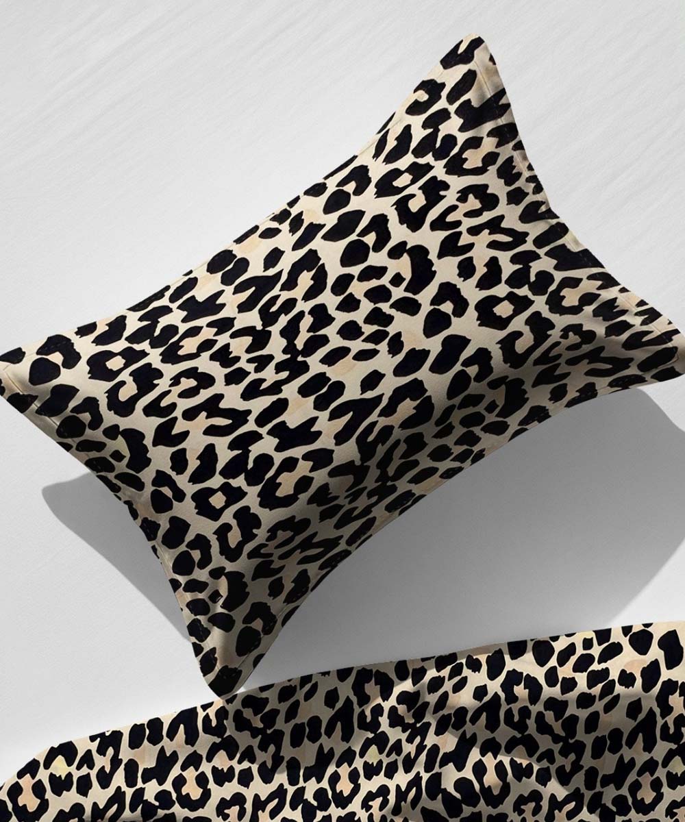 Animal Print King Size Bedsheet With 2 Pillow Cover
